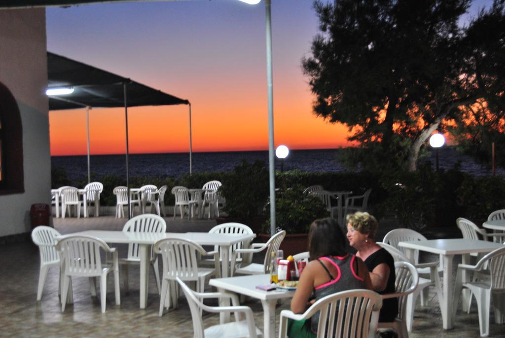 Camping B&B Gioiosa Gioiosa Marea Exteriör bild