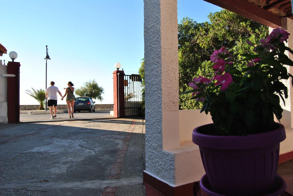Camping B&B Gioiosa Gioiosa Marea Exteriör bild