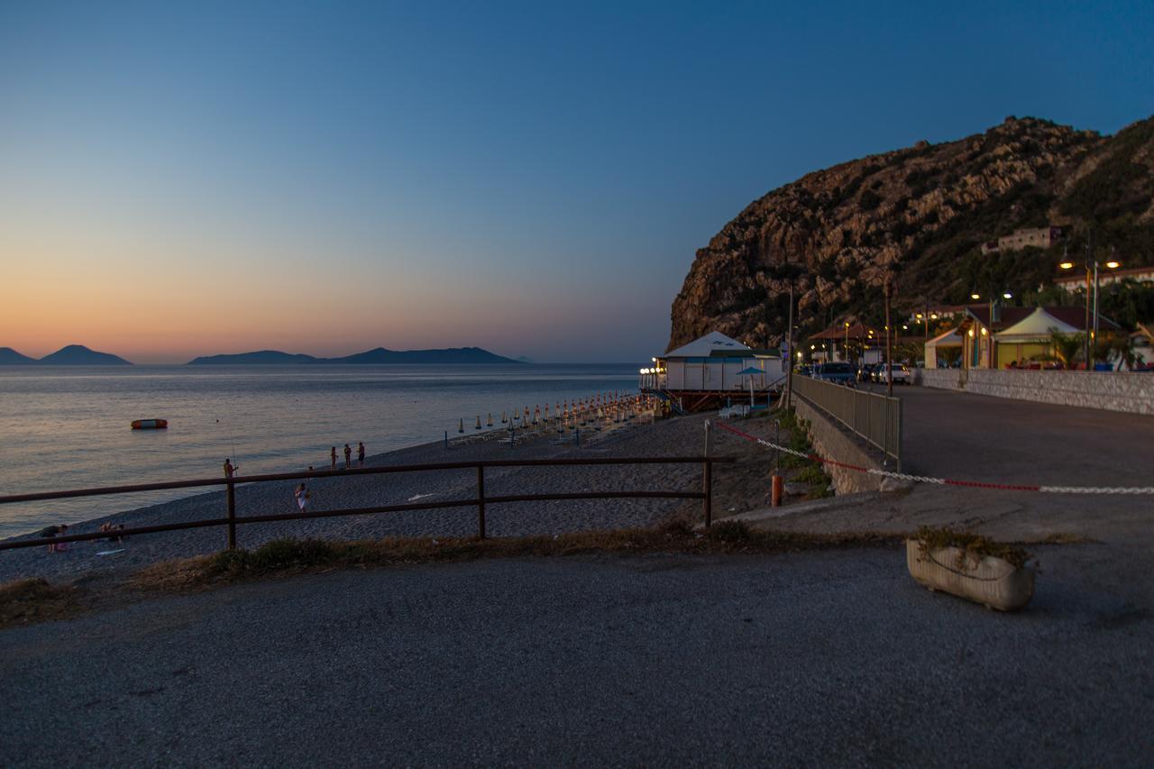 Camping B&B Gioiosa Gioiosa Marea Exteriör bild