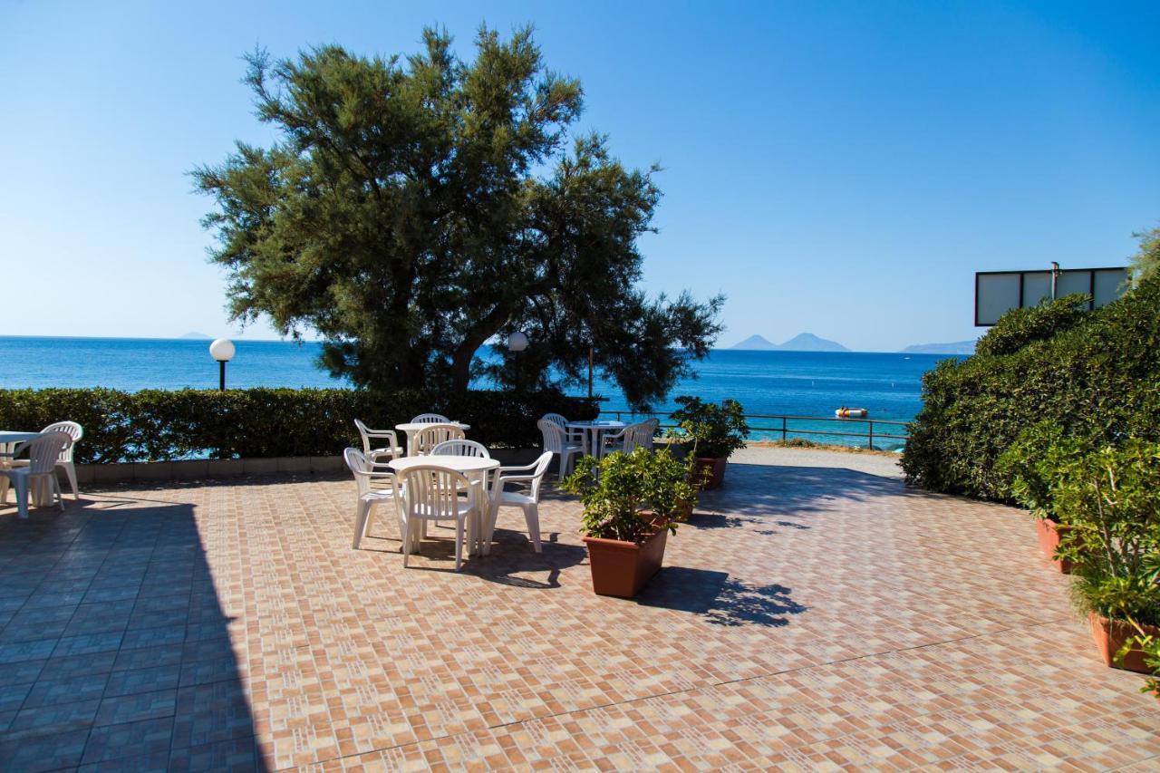 Camping B&B Gioiosa Gioiosa Marea Exteriör bild