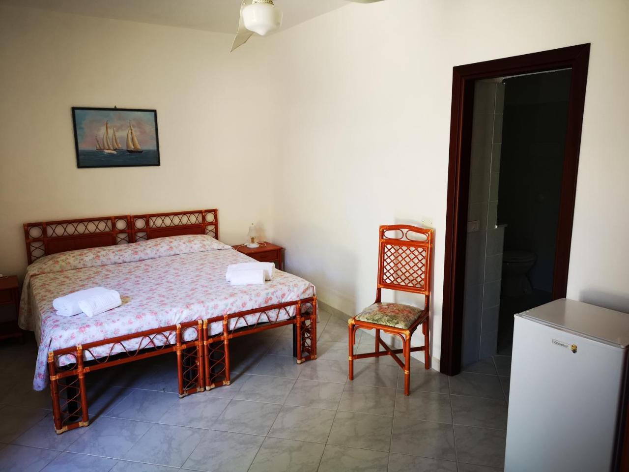 Camping B&B Gioiosa Gioiosa Marea Exteriör bild