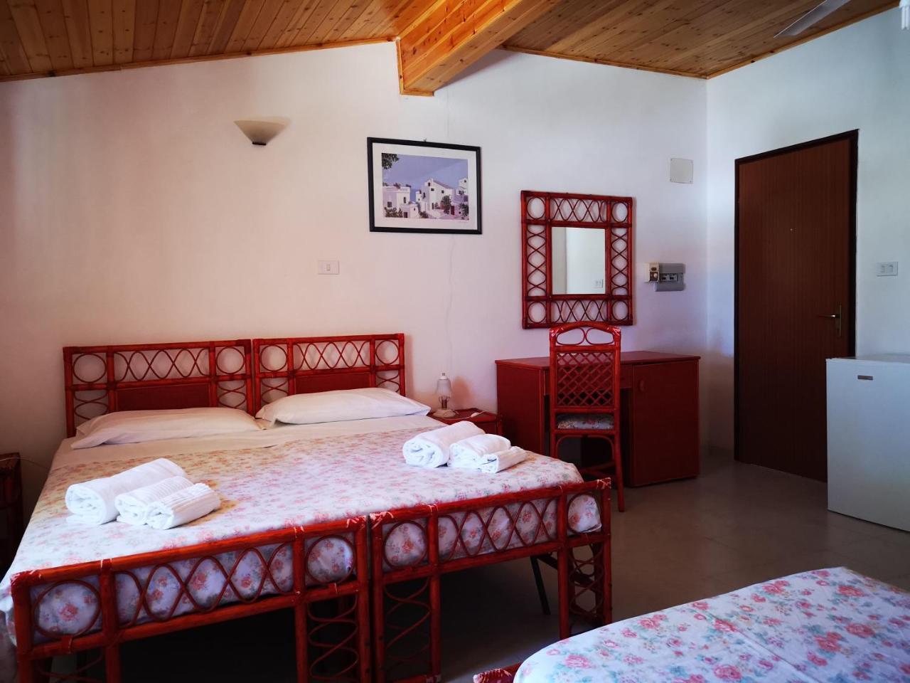 Camping B&B Gioiosa Gioiosa Marea Exteriör bild